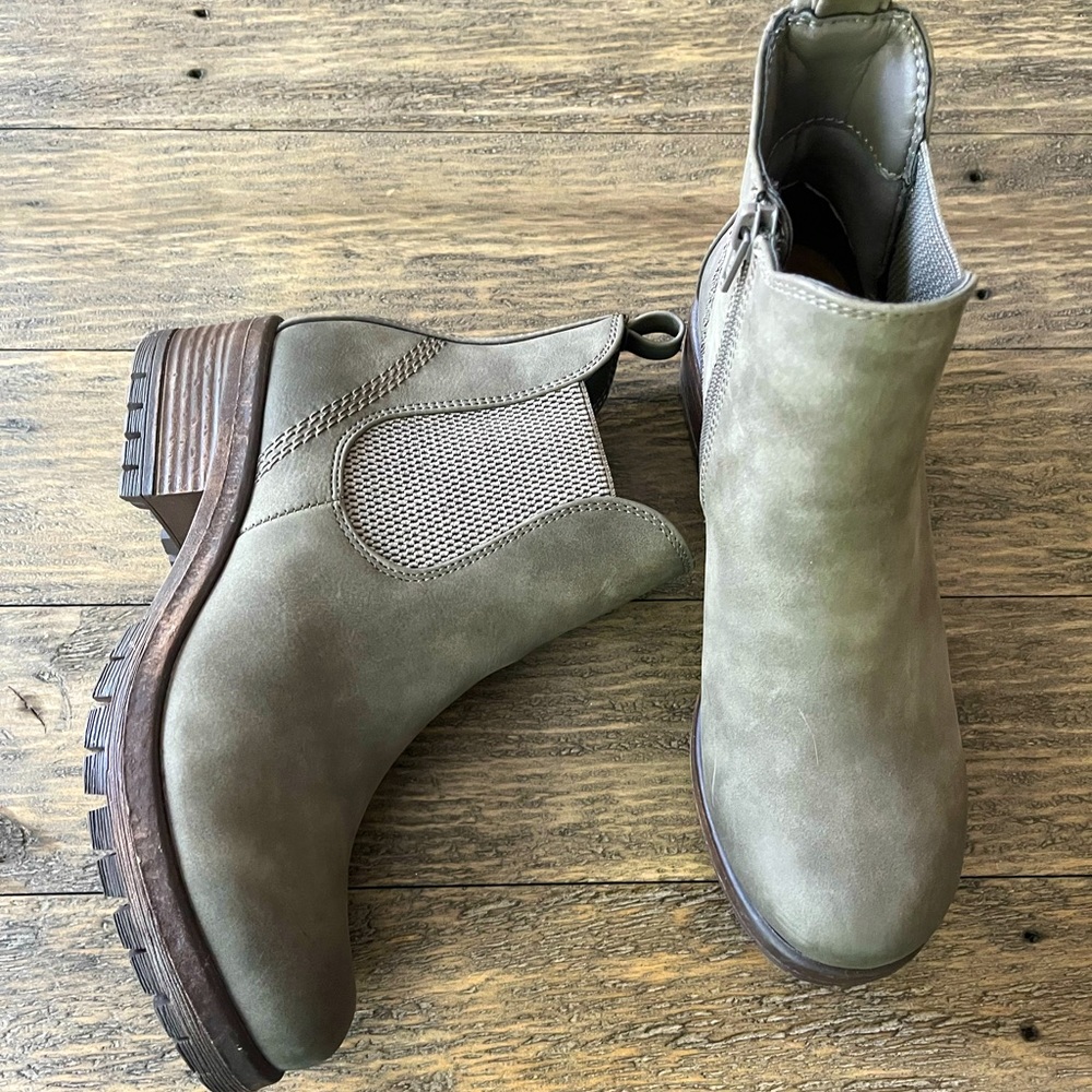 Crown Vintage boots, size 6.5